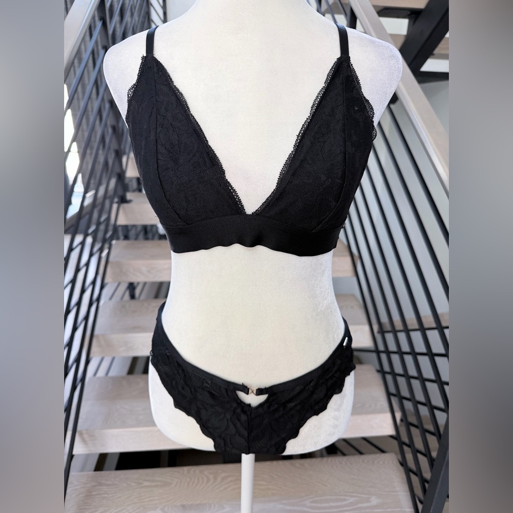 Black Lace Bralette & Panties Set. bra size M panties size S